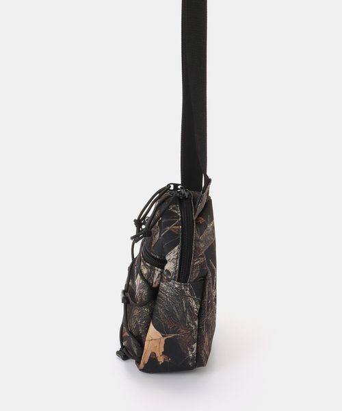 Carhartt WIP(カーハートダブリューアイピー)の「【CARHARTT WIP 】 Kickflip Shoulder Bag(ショルダーバッグ・レディース・ブラック・FREE)」の4枚目の写真