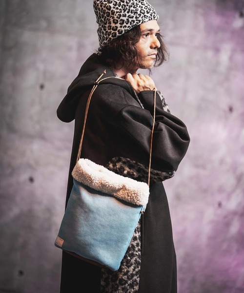 GLIMCLAP(グリムクラップ)の「mko13935-Shearling Denim Drawstring Tote 巾着バッグ(212-035-gla-cg)(ショルダーバッグ・メンズ・ブラック/インディゴブルー/コバルトブルー・FREE)」の1枚目の写真