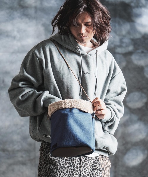 GLIMCLAP(グリムクラップ)の「mko13935-Shearling Denim Drawstring Tote 巾着バッグ(212-035-gla-cg)(ショルダーバッグ・メンズ・ブラック/インディゴブルー/コバルトブルー・FREE)」の3枚目の写真