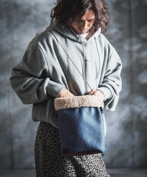 GLIMCLAP(グリムクラップ)の「mko13935-Shearling Denim Drawstring Tote 巾着バッグ(212-035-gla-cg)(ショルダーバッグ・メンズ・ブラック/インディゴブルー/コバルトブルー・FREE)」の9枚目の写真