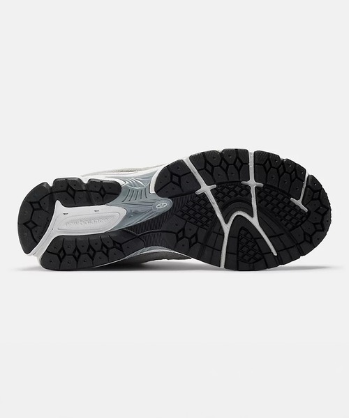 NEW BALANCE(ニューバランス)の「NEW BALANCE / ニューバランス U906088B(スニーカー・レディース・ブラック・23cm/23.5cm/24cm/24.5cm/25cm)」の2枚目の写真