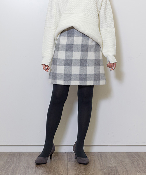 NATURAL BEAUTY BASIC(ナチュラルビューティーベーシック)の「ライトモッサチェックスカート(スカート・レディース・ブラック系その他/グレー系その他・SMALL/MEDIUM/LARGE/X-SMALL)」の2枚目の写真