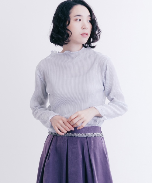 merlot plus(メルロープリュス)の「メロウラメトップス2434(Tシャツ/カットソー・レディース・ブラック/シルバー/ゴールド・FREE)」の1枚目の写真