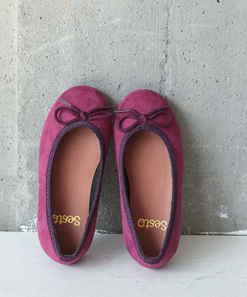 SESTO（セスト）の「ママとお揃い！こなれフィットキッズバレエシューズ（バレエシューズ・キッズ・ブラック/パープル/マスタード/ブラック系その他/レッド系その他/レオパード/ドット/チェック/グレイッシュベージュ・16.0cm/17.0cm/18.0cm/19.0cm/20.0cm/21.0cm）」の5枚目の写真