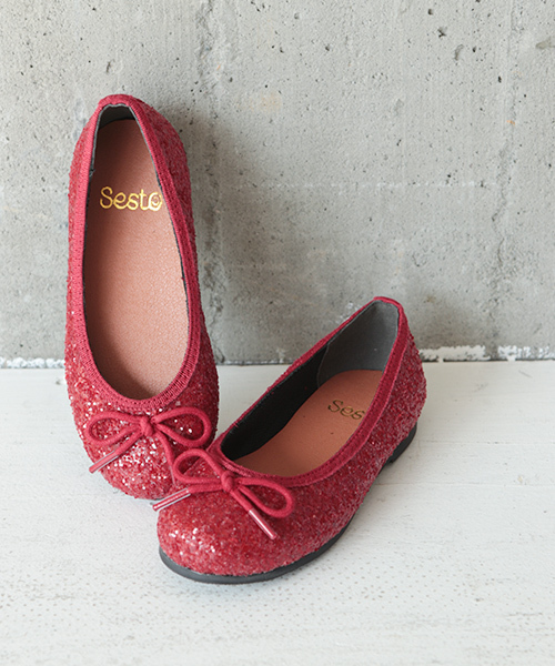 SESTO（セスト）の「ママとお揃い！こなれフィットキッズバレエシューズ（バレエシューズ・キッズ・ブラック/パープル/マスタード/ブラック系その他/レッド系その他/レオパード/ドット/チェック/グレイッシュベージュ・16.0cm/17.0cm/18.0cm/19.0cm/20.0cm/21.0cm）」の7枚目の写真