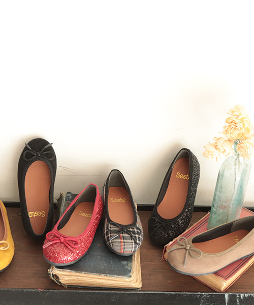 SESTO（セスト）の「ママとお揃い！こなれフィットキッズバレエシューズ（バレエシューズ・キッズ・ブラック/パープル/マスタード/ブラック系その他/レッド系その他/レオパード/ドット/チェック/グレイッシュベージュ・16.0cm/17.0cm/18.0cm/19.0cm/20.0cm/21.0cm）」の10枚目の写真