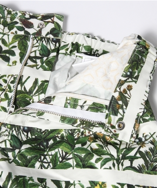 Ray BEAMS（レイビームス）の「White Mountaineering×Ray BEAMS / 別注 ボタニカルボーダーショートパンツ（その他パンツ・レディース・グリーン/ネイビー・ONE SIZE）」の4枚目の写真
