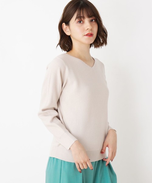 grove(グローブ)の「【S-LLまで】洗えるモチモチスカラップVネックプルオーバー(ニット/セーター・レディース・ブラック/ブルー/マスタード/ライトベージュ/ダークオレンジ・01/02/03/04)」の2枚目の写真