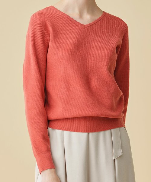 grove(グローブ)の「【S-LLまで】洗えるモチモチスカラップVネックプルオーバー(ニット/セーター・レディース・ブラック/ブルー/マスタード/ライトベージュ/ダークオレンジ・01/02/03/04)」の5枚目の写真