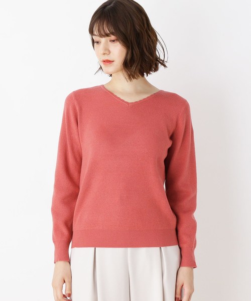 grove(グローブ)の「【S-LLまで】洗えるモチモチスカラップVネックプルオーバー(ニット/セーター・レディース・ブラック/ブルー/マスタード/ライトベージュ/ダークオレンジ・01/02/03/04)」の6枚目の写真
