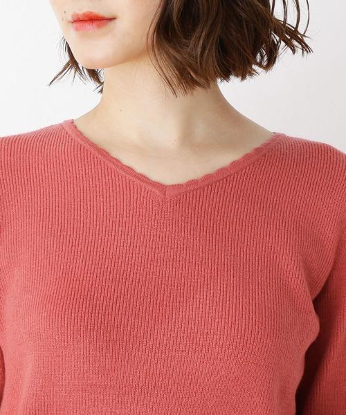 grove(グローブ)の「【S-LLまで】洗えるモチモチスカラップVネックプルオーバー(ニット/セーター・レディース・ブラック/ブルー/マスタード/ライトベージュ/ダークオレンジ・01/02/03/04)」の9枚目の写真