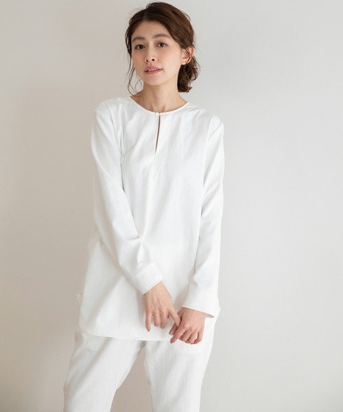 Munich（ミューニック）の「ドライタッチオックス　2WAYクルーネックブラウス【セットアップ可】（シャツ/ブラウス・レディース・ホワイト/ブラック/ナチュラル/ライトグリーン/ライトカーキ・FREE）」の2枚目の写真