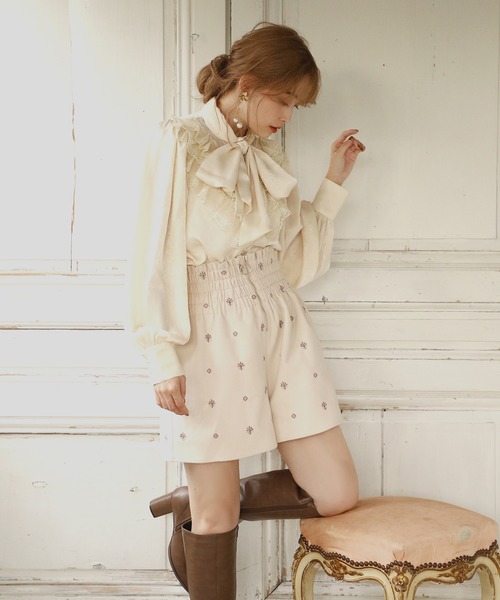one after another NICE CLAUP（ワンアフターアナザーナイスクラップ）の「刺繍ショートパンツ（その他パンツ・レディース・アイボリー/モカ/オレンジ・FREE）」の13枚目の写真