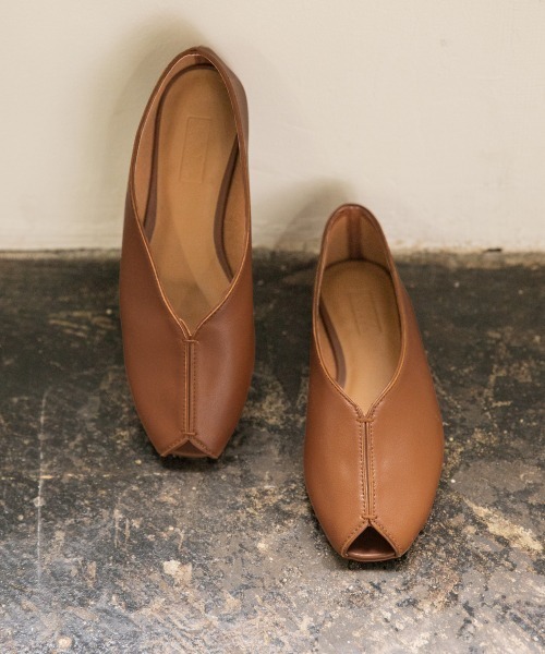 LOWRYS FARM（ローリーズファーム）の「トゥスリットシューズ　864926（その他シューズ・レディース・ブラック/ブラウン/アイボリー・MEDIUM/LARGE）」の3枚目の写真