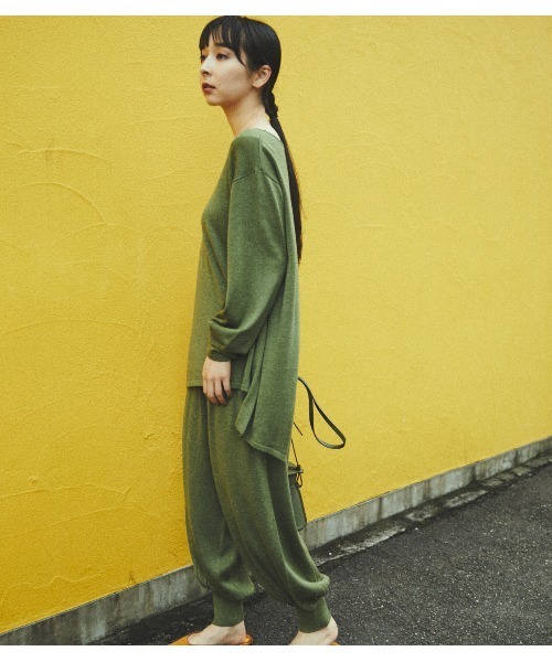 HeRIN.CYE(ヘリンドットサイ)の「ランダムヘムニットトップス(ニット/セーター・レディース・カーキ/グレー・FREE)」の19枚目の写真