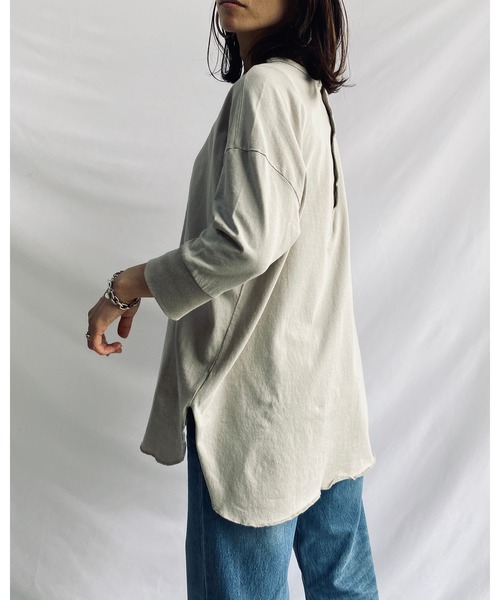 She's Closet(シーズクローゼット)の「バックヘンリーネック 無地 5分袖 ロング丈 オーバーサイズ チュニック(Tシャツ/カットソー・レディース・ホワイト/グレイッシュベージュ・FREE)」の5枚目の写真
