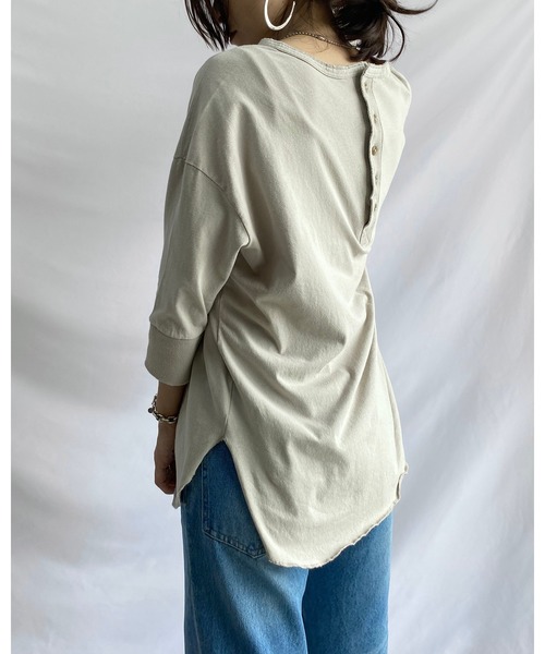 She's Closet(シーズクローゼット)の「バックヘンリーネック 無地 5分袖 ロング丈 オーバーサイズ チュニック(Tシャツ/カットソー・レディース・ホワイト/グレイッシュベージュ・FREE)」の12枚目の写真