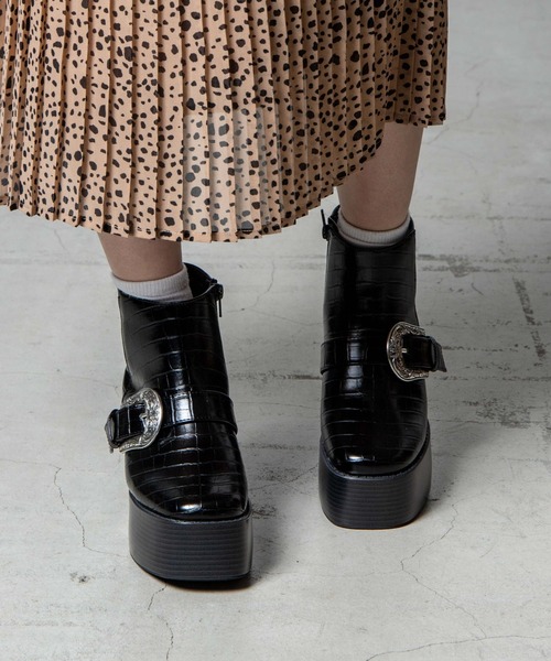 WEGO（ウィゴー）の「WEGO/2wayバックルベルトブーツ（ブーツ・レディース・ブラック/ブラック系その他・MEDIUM/LARGE）」の2枚目の写真