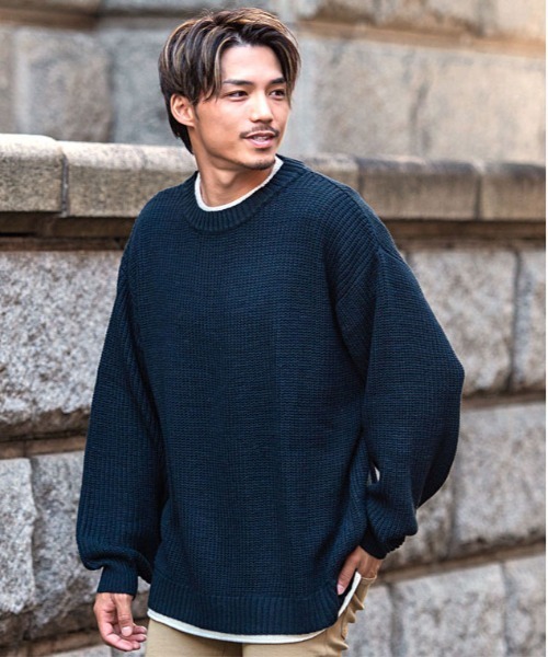 CavariA（キャバリア）の「『CavariA/キャバリア』7G方畦ビッグシルエット長袖フェイクレイヤードニット（ニット/セーター・メンズ・グレー/ホワイト/ブルー/ベージュ/キナリ/ブラック/グリーン/ブラウン/グリーン系/グレイッシュベージュ/ネイビー・M/L）」の10枚目の写真