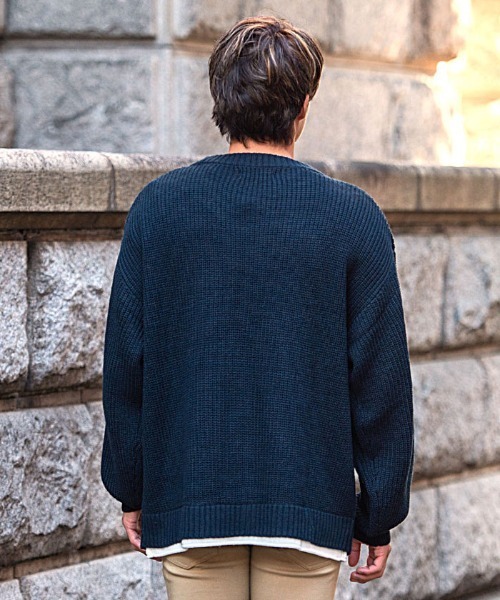 CavariA（キャバリア）の「『CavariA/キャバリア』7G方畦ビッグシルエット長袖フェイクレイヤードニット（ニット/セーター・メンズ・グレー/ホワイト/ブルー/ベージュ/キナリ/ブラック/グリーン/ブラウン/グリーン系/グレイッシュベージュ/ネイビー・M/L）」の14枚目の写真