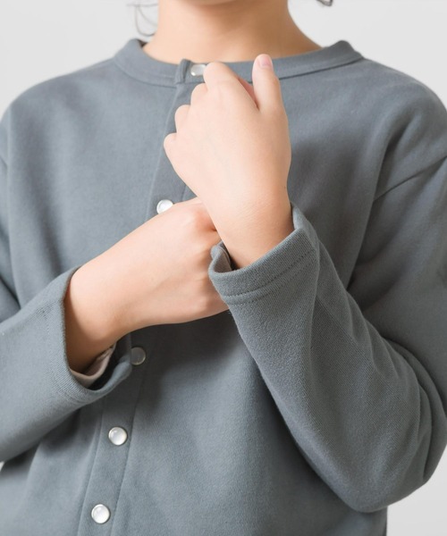 OMNES（オムネス）の「キッズ 裏毛スウェット パールドットカーディガン（カーディガン/ボレロ・キッズ・ブラック/ネイビー/カーキ/アイボリー/ブルーグレー/ベージュ/チャコール/ライトベージュ/ブルー・100/110/120/130/140）」の11枚目の写真