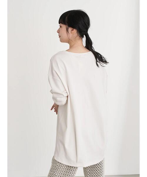 earth music&ecology(アースミュージックアンドエコロジー)の「スムースコクーンチュニック *(チュニック・レディース・ブラック/ダークグリーン/オフホワイト/グレイッシュベージュ・FREE)」の18枚目の写真