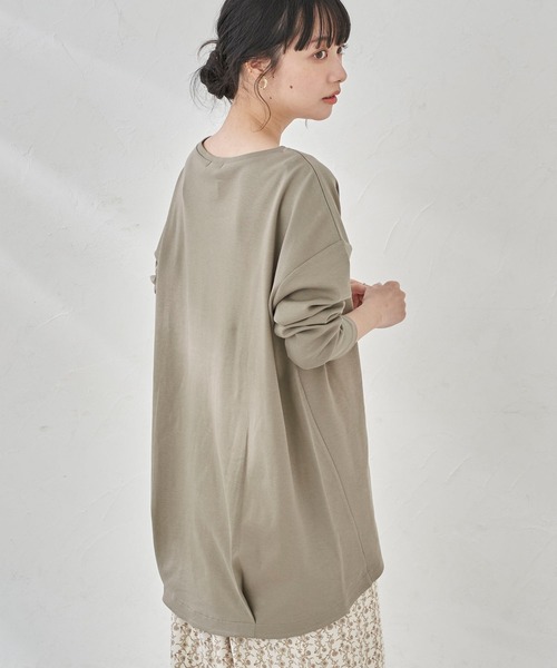 earth music&ecology(アースミュージックアンドエコロジー)の「スムースコクーンチュニック *(チュニック・レディース・ブラック/ダークグリーン/オフホワイト/グレイッシュベージュ・FREE)」の3枚目の写真