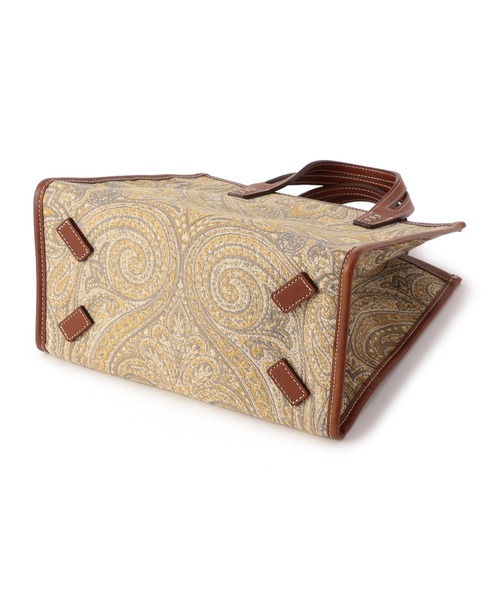 ESTNATION（エストネーション）の「A VACATION /  