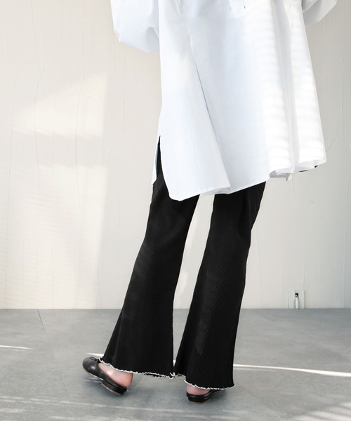 Chillfar（チルファー）の「メローカラーパイピングフレアパンツ（その他パンツ・レディース・アイボリー/ベージュ/ブルー系/オリーブ/ブラック・FREE）」の9枚目の写真