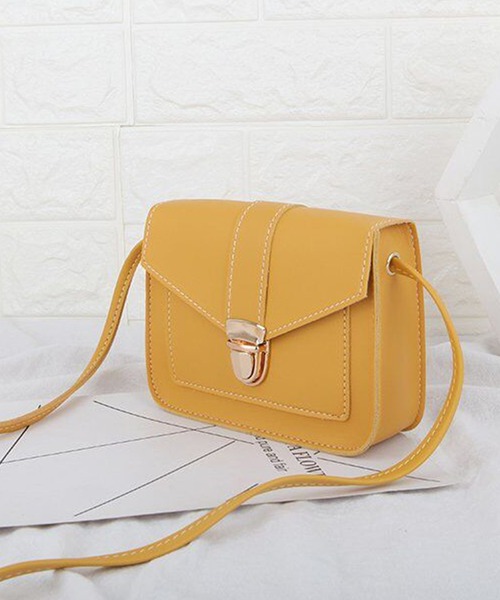 JUNOAH（ジュノア）の「スクエアミニショルダーバッグ（ショルダーバッグ・レディース・ブラック/レッド/イエロー・FREE）」の3枚目の写真