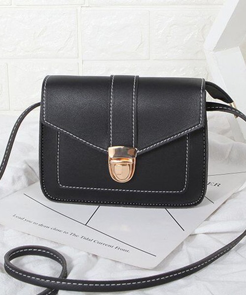 JUNOAH（ジュノア）の「スクエアミニショルダーバッグ（ショルダーバッグ・レディース・ブラック/レッド/イエロー・FREE）」の2枚目の写真