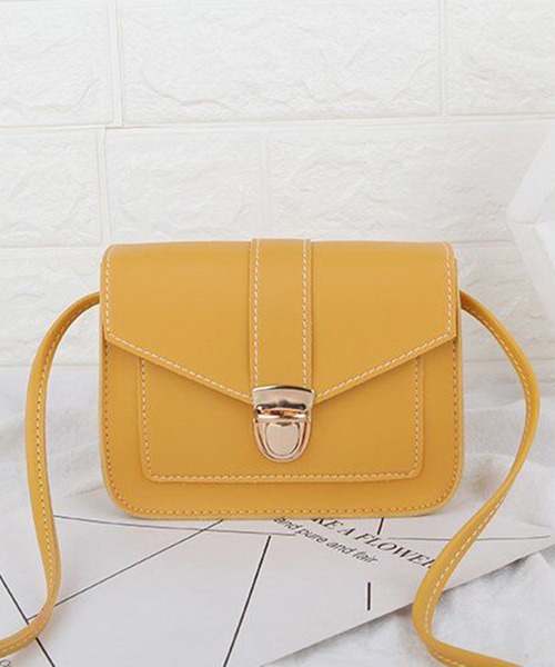 JUNOAH（ジュノア）の「スクエアミニショルダーバッグ（ショルダーバッグ・レディース・ブラック/レッド/イエロー・FREE）」の5枚目の写真