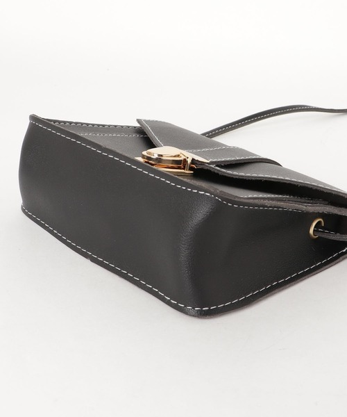 JUNOAH（ジュノア）の「スクエアミニショルダーバッグ（ショルダーバッグ・レディース・ブラック/レッド/イエロー・FREE）」の4枚目の写真