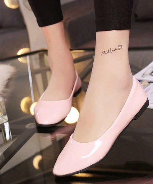 Anuenue（アヌエヌエ）の「エナメルフラットシューズ（パンプス・レディース・ホワイト/ブラック/ベージュ/パープル/レッド/ピンク/イエロー/グリーン・22.5cm/23.5cm/24.5cm/25.5cm/23.0cm/24.0cm/25.0cm/26.0cm）」の7枚目の写真