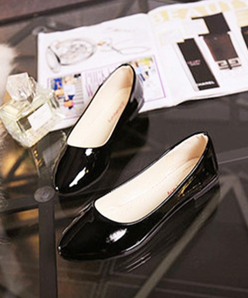 Anuenue（アヌエヌエ）の「エナメルフラットシューズ（パンプス・レディース・ホワイト/ブラック/ベージュ/パープル/レッド/ピンク/イエロー/グリーン・22.5cm/23.5cm/24.5cm/25.5cm/23.0cm/24.0cm/25.0cm/26.0cm）」の17枚目の写真