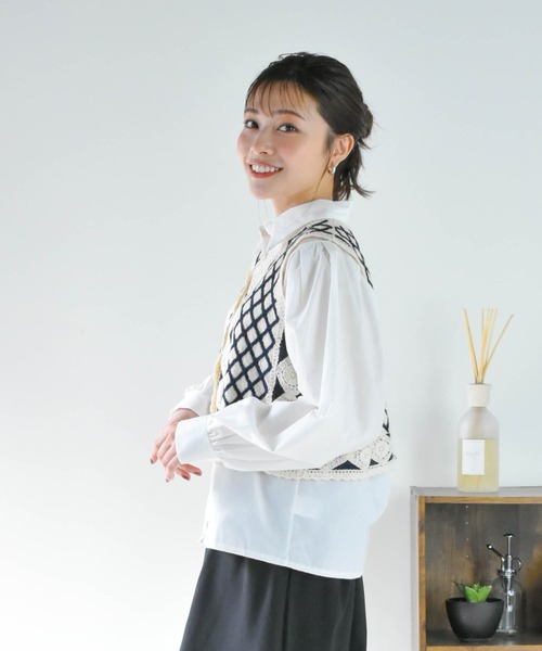 Cheri(シェリ)の「かぎ針編みニットベスト(ベスト・レディース・ネイビー/ブラック/ベージュ・FREE)」の3枚目の写真