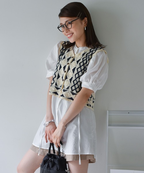 Cheri(シェリ)の「かぎ針編みニットベスト(ベスト・レディース・ネイビー/ブラック/ベージュ・FREE)」の2枚目の写真