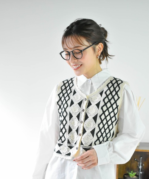 Cheri(シェリ)の「かぎ針編みニットベスト(ベスト・レディース・ネイビー/ブラック/ベージュ・FREE)」の7枚目の写真