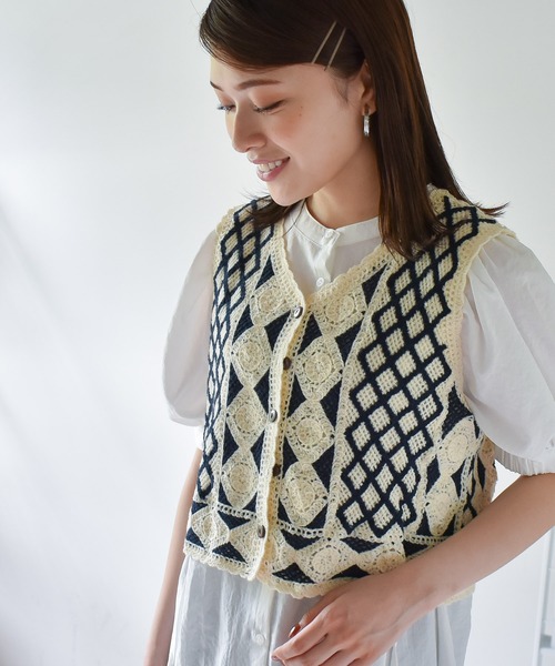 Cheri(シェリ)の「かぎ針編みニットベスト(ベスト・レディース・ネイビー/ブラック/ベージュ・FREE)」の22枚目の写真