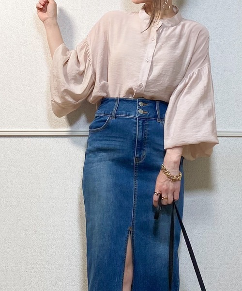 JUNOAH（ジュノア）の「ボリュームスリーブスタンドカラーシアーシャツ（シャツ/ブラウス・レディース・ブラック/ホワイト/チャコール/グレイッシュベージュ/ライトグレー・FREE）」の7枚目の写真