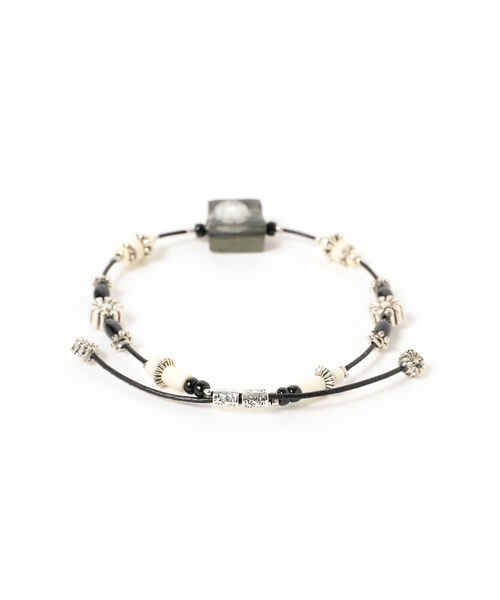 Ray BEAMS(レイビームス)の「Ray BEAMS / MIX ビーズ ミサンガ(ブレスレット・レディース・ブラック/その他・ONE SIZE)」の3枚目の写真