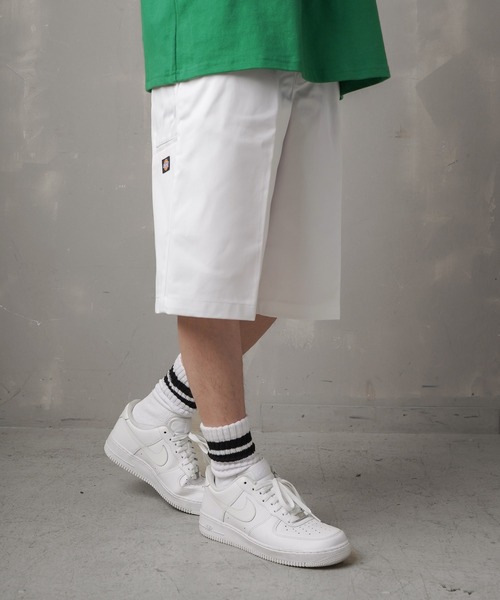 Dickies（ディッキーズ）の「【Dickies / ディッキーズ】ワークハーフパンツ（チノパンツ・メンズ・ホワイト/ブラック/ブルー/ベージュ/イエロー/ダークグリーン/パープル/カーキ/サックスブルー/オレンジ/レッド/グリーン/ピンク・30/32）」の2枚目の写真