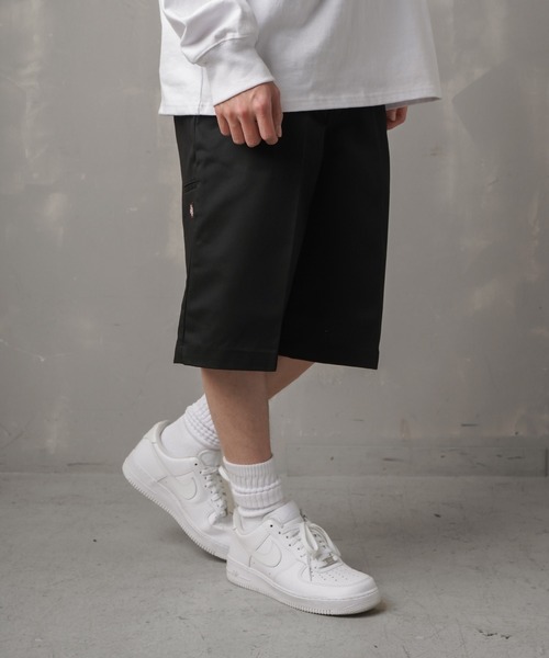 Dickies（ディッキーズ）の「【Dickies / ディッキーズ】ワークハーフパンツ（チノパンツ・メンズ・ホワイト/ブラック/ブルー/ベージュ/イエロー/ダークグリーン/パープル/カーキ/サックスブルー/オレンジ/レッド/グリーン/ピンク・30/32）」の3枚目の写真