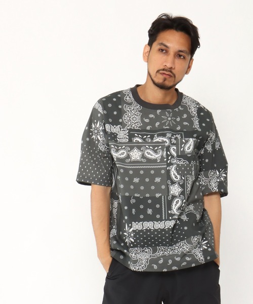 ikka（イッカ）の「ストレッチバンダナプリントシャツT（シャツ/ブラウス・メンズ・チャコールグレー/ブラウン・M/L）」の2枚目の写真