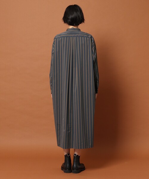 DRESSTERIOR（ドレステリア）の「◆TICCA(ティッカ）ノーカラースクエアビッグシャツ（ワンピース・レディース・グレー系2・00）」の4枚目の写真