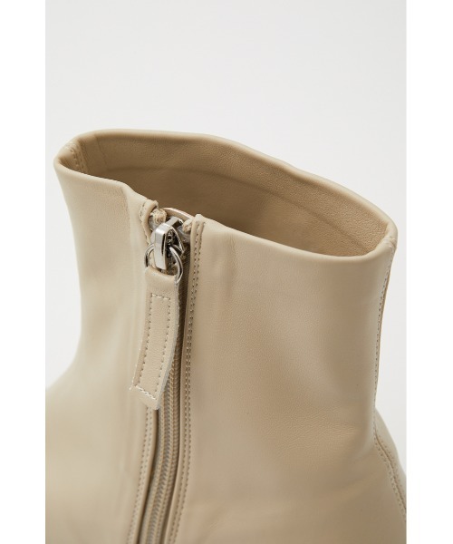 SLY(スライ)の「MINIMAL SHORT BOOTS ミニマル ショート ブーツ(ブーツ・レディース・アイボリー/ゴールド/ブラック・LARGE/SMALL/MEDIUM)」の21枚目の写真