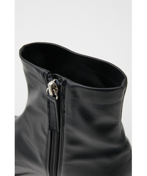 SLY(スライ)の「MINIMAL SHORT BOOTS ミニマル ショート ブーツ(ブーツ・レディース・アイボリー/ゴールド/ブラック・LARGE/SMALL/MEDIUM)」の17枚目の写真