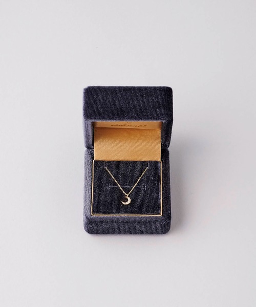 Samantha Tiara(サマンサティアラ)の「【WEB限定】K10ダイヤモンドネックレス 月(ネックレス・レディース・イエローゴールド・40cm)」の4枚目の写真