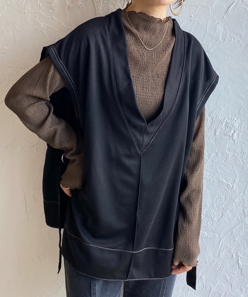 She's Closet(シーズクローゼット)の「サイドオープン深Vネックサイドベルト付き配色ロングベスト(ベスト・レディース・ブラック/オフホワイト/ダークパープル/モカ・FREE)」の2枚目の写真