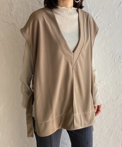 She's Closet(シーズクローゼット)の「サイドオープン深Vネックサイドベルト付き配色ロングベスト(ベスト・レディース・ブラック/オフホワイト/ダークパープル/モカ・FREE)」の3枚目の写真